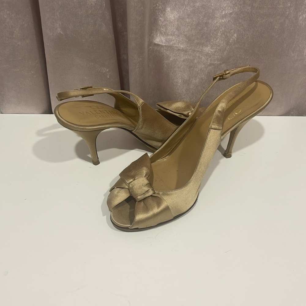VALENTINO GARAVANI Gold Satin Peep-toe Slingback Pump with Bow